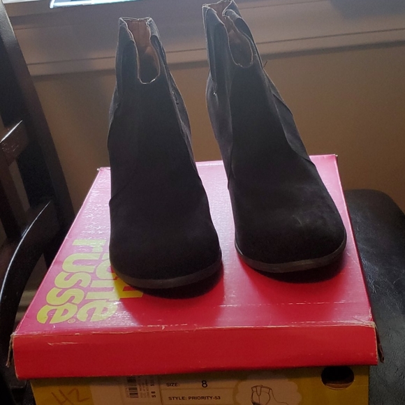 Boots - Picture 2 of 3